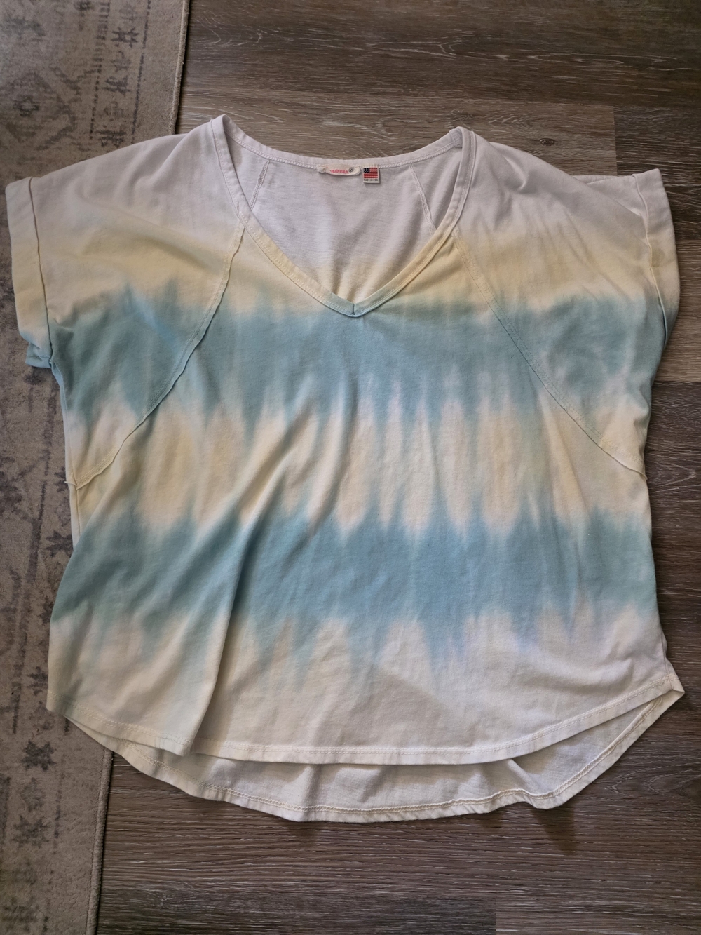 V-Neck Tie-Dye Short Sleeve Tee in Blue & Cream